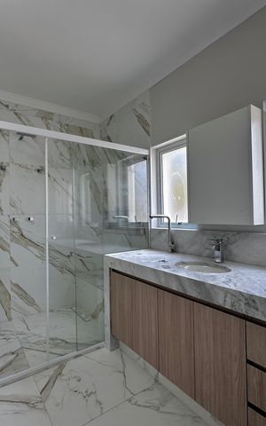 Casa à venda com 430m², 4 quartos e 6 vagas Casa à venda com 430m², 4 quartos e 6 vagasBanheiro Suíte 1