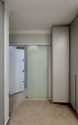 Casa à venda com 430m², 4 quartos e 6 vagas Casa à venda com 430m², 4 quartos e 6 vagasÁrea de Serviço