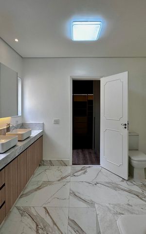 Casa à venda com 430m², 4 quartos e 6 vagas Casa à venda com 430m², 4 quartos e 6 vagasBanheiro Suíte 4