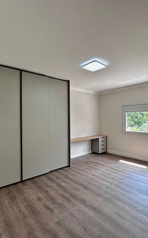 Casa à venda com 430m², 4 quartos e 6 vagas Casa à venda com 430m², 4 quartos e 6 vagasSuíte 1