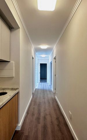 Casa à venda com 430m², 4 quartos e 6 vagas Casa à venda com 430m², 4 quartos e 6 vagasCorredor Suítes