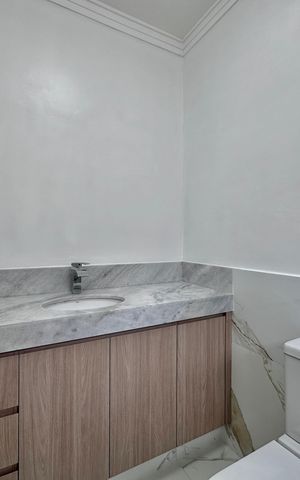 Casa à venda com 430m², 4 quartos e 6 vagas Casa à venda com 430m², 4 quartos e 6 vagasBanheiro Suíte 2