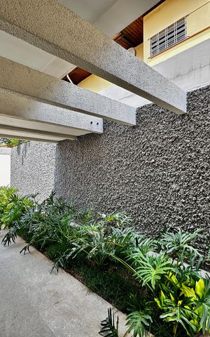Casa à venda com 430m², 4 quartos e 6 vagas Casa à venda com 430m², 4 quartos e 6 vagasGaragem