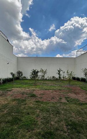 Casa à venda com 430m², 4 quartos e 6 vagas Casa à venda com 430m², 4 quartos e 6 vagasQuintal