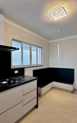 Casa à venda com 430m², 4 quartos e 6 vagas Casa à venda com 430m², 4 quartos e 6 vagasCozinha
