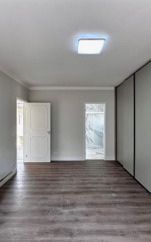 Casa à venda com 430m², 4 quartos e 6 vagas Casa à venda com 430m², 4 quartos e 6 vagasSuíte 1