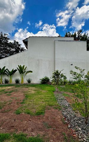 Casa à venda com 430m², 4 quartos e 6 vagas Casa à venda com 430m², 4 quartos e 6 vagasQuintal