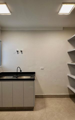 Casa à venda com 430m², 4 quartos e 6 vagas Casa à venda com 430m², 4 quartos e 6 vagasÁrea de Serviço