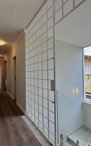 Casa à venda com 430m², 4 quartos e 6 vagas Casa à venda com 430m², 4 quartos e 6 vagasCorredor Suítes