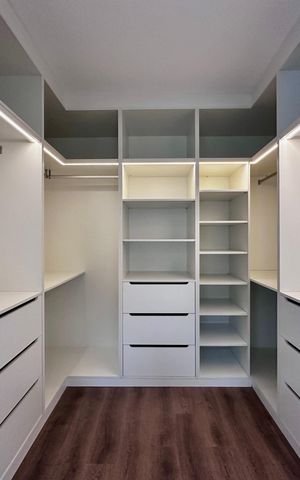 Casa à venda com 430m², 4 quartos e 6 vagas Casa à venda com 430m², 4 quartos e 6 vagasCloset Suíte 4