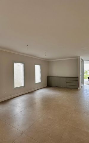 Casa à venda com 430m², 4 quartos e 6 vagas Casa à venda com 430m², 4 quartos e 6 vagasSala
