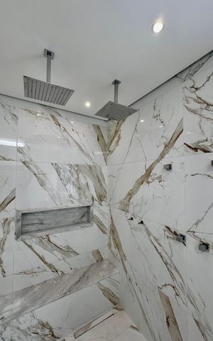 Casa à venda com 430m², 4 quartos e 6 vagas Casa à venda com 430m², 4 quartos e 6 vagasBanheiro Suíte 4