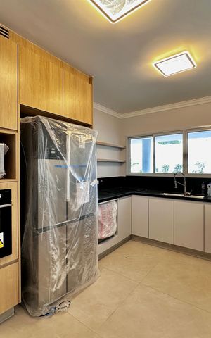 Casa à venda com 430m², 4 quartos e 6 vagas Casa à venda com 430m², 4 quartos e 6 vagasCozinha
