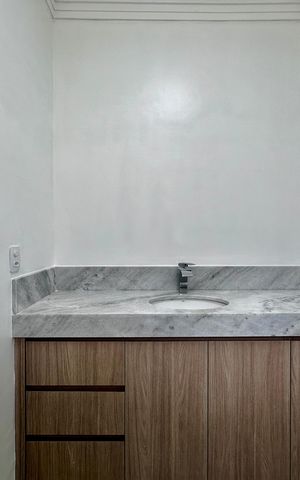 Casa à venda com 430m², 4 quartos e 6 vagas Casa à venda com 430m², 4 quartos e 6 vagasBanheiro Suíte 2