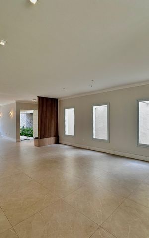 Casa à venda com 430m², 4 quartos e 6 vagas Casa à venda com 430m², 4 quartos e 6 vagasSala