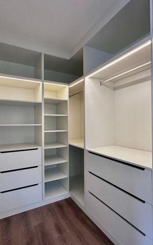Casa à venda com 430m², 4 quartos e 6 vagas Casa à venda com 430m², 4 quartos e 6 vagasCloset Suíte 4