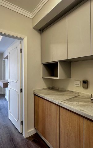 Casa à venda com 430m², 4 quartos e 6 vagas Casa à venda com 430m², 4 quartos e 6 vagasCorredor Suítes