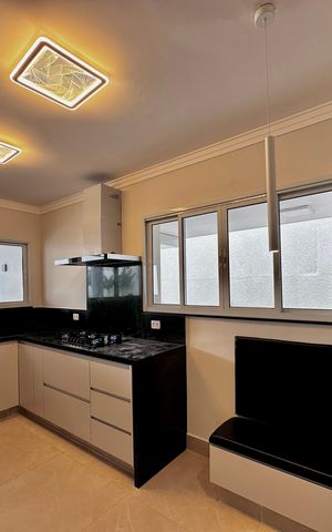 Casa à venda com 430m², 4 quartos e 6 vagas Casa à venda com 430m², 4 quartos e 6 vagasCozinha