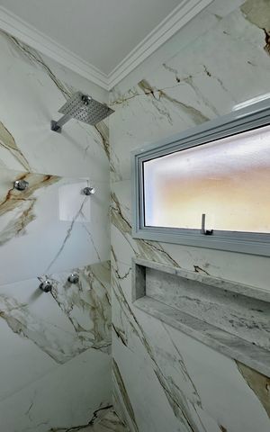 Casa à venda com 430m², 4 quartos e 6 vagas Casa à venda com 430m², 4 quartos e 6 vagasBanheiro Suíte 2