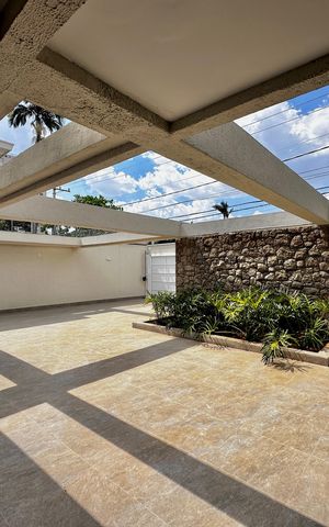 Casa à venda com 430m², 4 quartos e 6 vagas Casa à venda com 430m², 4 quartos e 6 vagasGaragem