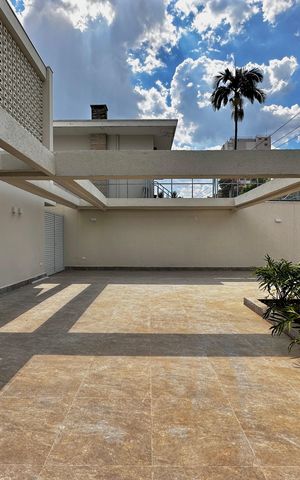 Casa à venda com 430m², 4 quartos e 6 vagas Casa à venda com 430m², 4 quartos e 6 vagasGaragem