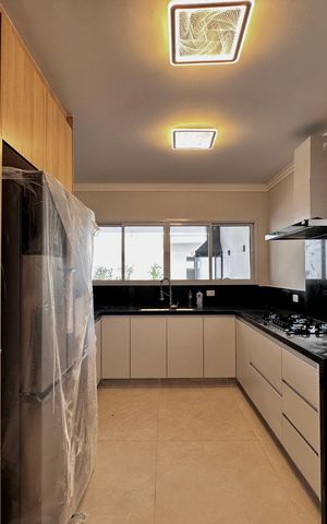 Casa à venda com 430m², 4 quartos e 6 vagas Casa à venda com 430m², 4 quartos e 6 vagasCozinha