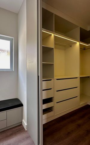 Casa à venda com 430m², 4 quartos e 6 vagas Casa à venda com 430m², 4 quartos e 6 vagasCloset Suíte 4