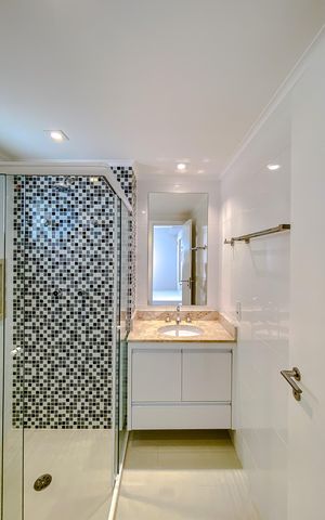Apartamento à venda com 210m², 4 quartos e 3 vagasBanheiro da Suíte