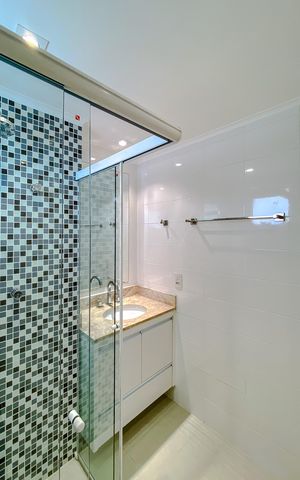 Apartamento à venda com 210m², 4 quartos e 3 vagasBanheiro da Suíte