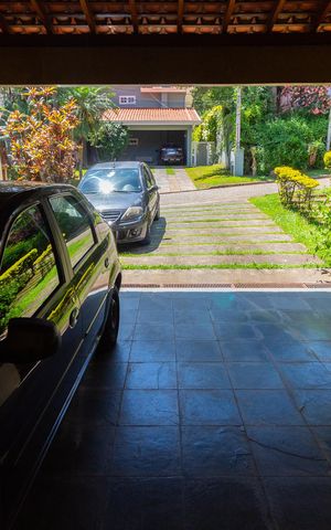 Casa de condomínio à venda com 350m², 3 quartos e 4 vagas Casa de condomínio à venda com 350m², 3 quartos e 4 vagasGARAGEM
