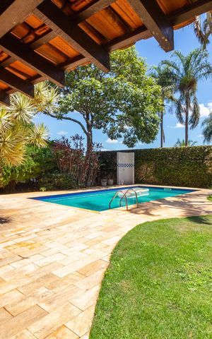 Casa de condomínio à venda com 350m², 3 quartos e 4 vagas Casa de condomínio à venda com 350m², 3 quartos e 4 vagasÁREA EXTERNA FUNDOS
