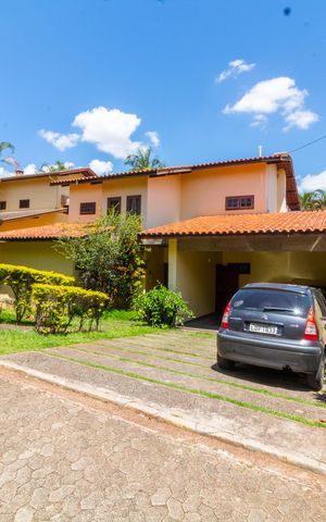 Casa de condomínio à venda com 350m², 3 quartos e 4 vagas Casa de condomínio à venda com 350m², 3 quartos e 4 vagasFACHADA