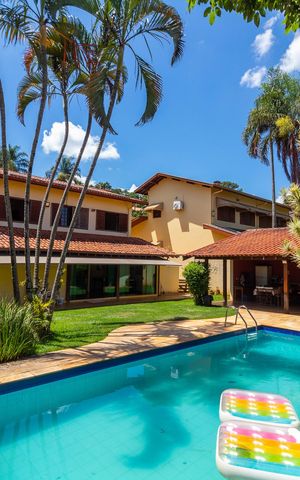Casa de condomínio à venda com 350m², 3 quartos e 4 vagas Casa de condomínio à venda com 350m², 3 quartos e 4 vagasÁREA EXTERNA FUNDOS