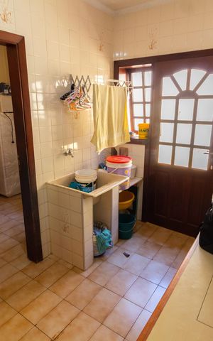 Casa de condomínio à venda com 350m², 3 quartos e 4 vagas Casa de condomínio à venda com 350m², 3 quartos e 4 vagasÁREA DE SERVIÇO