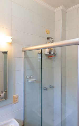 Casa de condomínio à venda com 350m², 3 quartos e 4 vagas Casa de condomínio à venda com 350m², 3 quartos e 4 vagasBANHEIRO DA SUITE