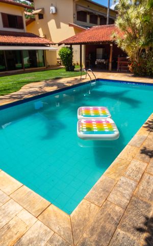 Casa de condomínio à venda com 350m², 3 quartos e 4 vagas Casa de condomínio à venda com 350m², 3 quartos e 4 vagasÁREA EXTERNA FUNDOS