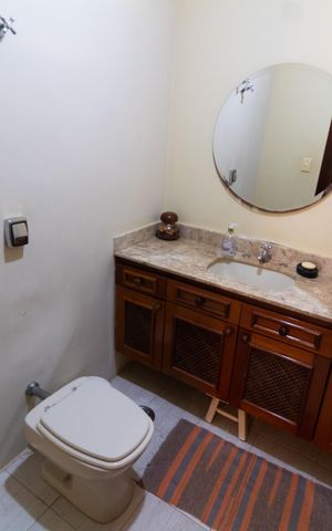 Casa de condomínio à venda com 350m², 3 quartos e 4 vagas Casa de condomínio à venda com 350m², 3 quartos e 4 vagasLAVABO da SALA