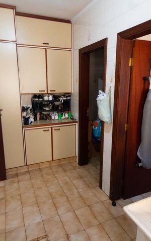 Casa de condomínio à venda com 350m², 3 quartos e 4 vagas Casa de condomínio à venda com 350m², 3 quartos e 4 vagasÁREA DE SERVIÇO