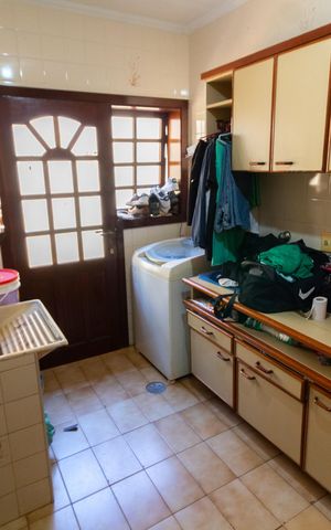 Casa de condomínio à venda com 350m², 3 quartos e 4 vagas Casa de condomínio à venda com 350m², 3 quartos e 4 vagasÁREA DE SERVIÇO