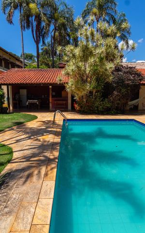 Casa de condomínio à venda com 350m², 3 quartos e 4 vagas Casa de condomínio à venda com 350m², 3 quartos e 4 vagasÁREA EXTERNA FUNDOS