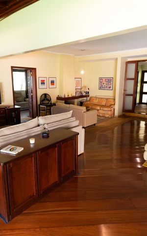 Casa de condomínio à venda com 350m², 3 quartos e 4 vagas Casa de condomínio à venda com 350m², 3 quartos e 4 vagasSALA