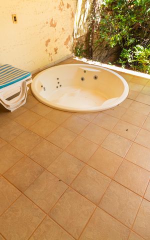 Casa de condomínio à venda com 350m², 3 quartos e 4 vagas Casa de condomínio à venda com 350m², 3 quartos e 4 vagasBANHEIRO FUNDOS