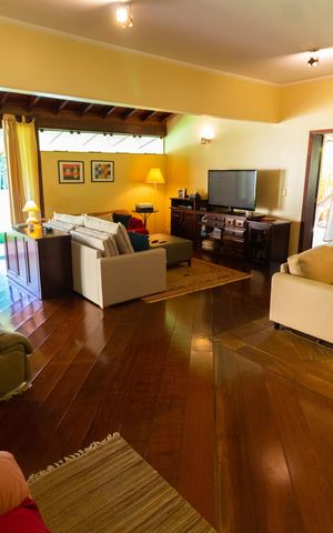 Casa de condomínio à venda com 350m², 3 quartos e 4 vagas Casa de condomínio à venda com 350m², 3 quartos e 4 vagasSALA