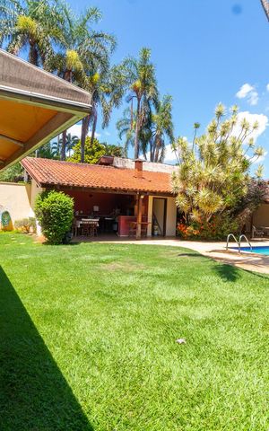 Casa de condomínio à venda com 350m², 3 quartos e 4 vagas Casa de condomínio à venda com 350m², 3 quartos e 4 vagasÁREA EXTERNA FUNDOS