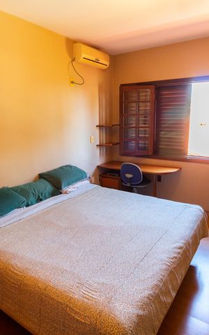 Casa de condomínio à venda com 350m², 3 quartos e 4 vagas Casa de condomínio à venda com 350m², 3 quartos e 4 vagasSUITE
