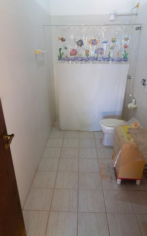 Casa de condomínio à venda com 350m², 3 quartos e 4 vagas Casa de condomínio à venda com 350m², 3 quartos e 4 vagasBANHEIRO DA EDÍCULA