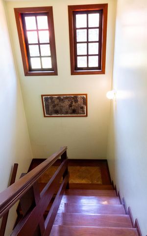 Casa de condomínio à venda com 350m², 3 quartos e 4 vagas Casa de condomínio à venda com 350m², 3 quartos e 4 vagasESCADAS