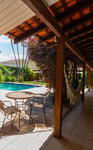 Casa de condomínio à venda com 350m², 3 quartos e 4 vagas Casa de condomínio à venda com 350m², 3 quartos e 4 vagasÁREA EXTERNA FUNDOS