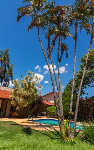 Casa de condomínio à venda com 350m², 3 quartos e 4 vagas Casa de condomínio à venda com 350m², 3 quartos e 4 vagasÁREA EXTERNA FUNDOS