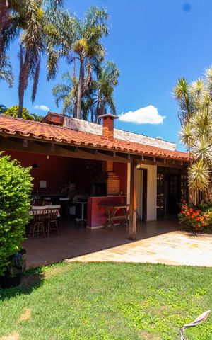 Casa de condomínio à venda com 350m², 3 quartos e 4 vagas Casa de condomínio à venda com 350m², 3 quartos e 4 vagasEDÍCULA FUNDOS
